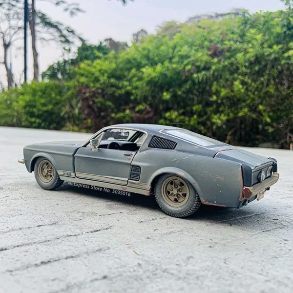 Maisto 1:24 Ford Mustang GT Alloy Model - Image 2