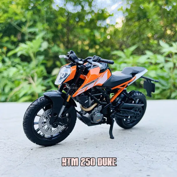 Bburago 1:18 KTM 250 Duke Diecast Motorcycle - Image 4