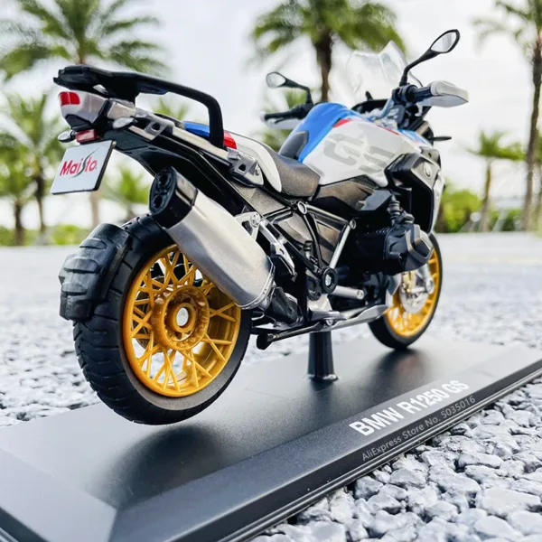 Maisto 1:12 KTM 1290 Super Duke R Model - Image 6