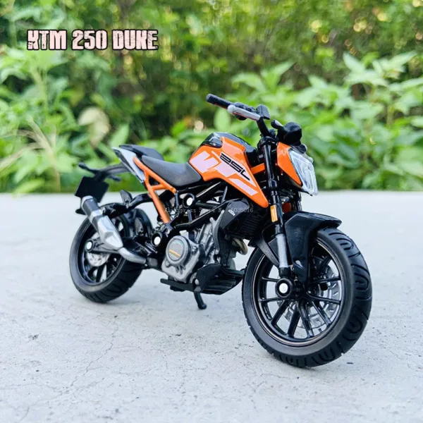 Bburago 1:18 KTM 250 Duke Diecast Motorcycle