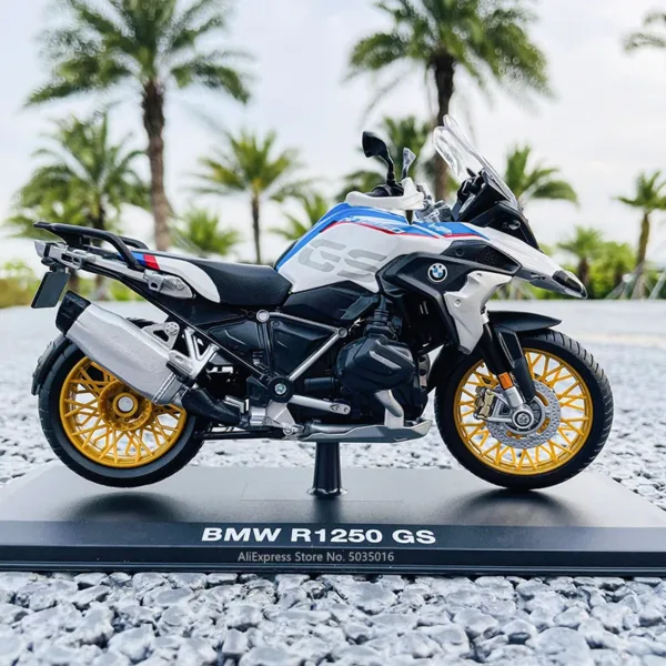 Maisto 1:12 BMW Motorcycle Diecast Model - Image 3