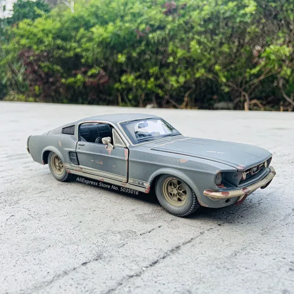 Maisto 1:24 Ford Mustang GT Alloy Model - Image 4