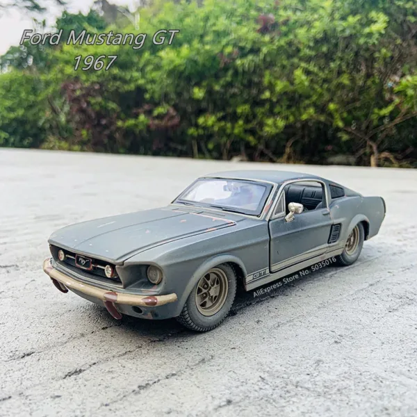 Maisto 1:24 Ford Mustang GT Alloy Model