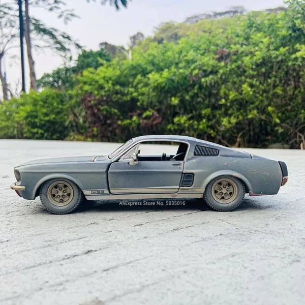 Maisto 1:24 Ford Mustang GT Alloy Model - Image 5