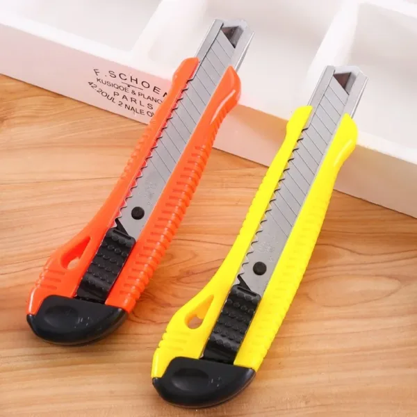 Retractable Utility Knives with Locking Mechanism - Image 4