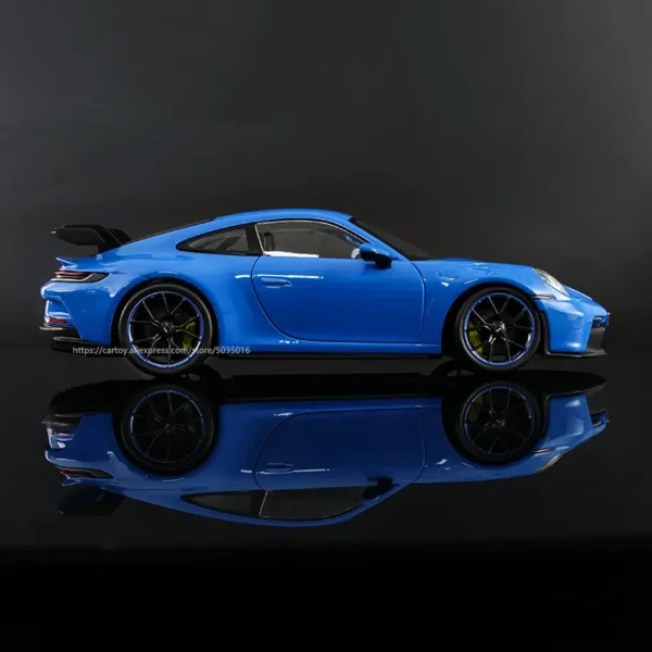 Maisto 1:18 Porsche 911 GT3 Diecast Model - Image 4