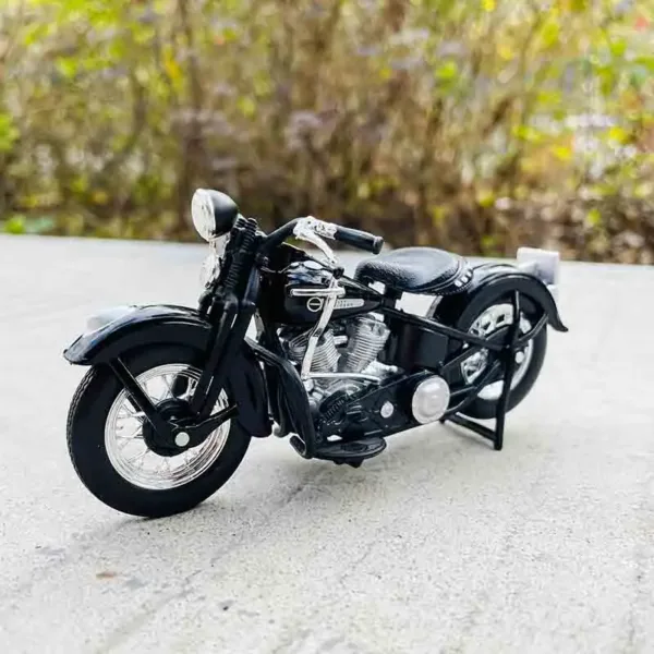 Maisto 1:18 Harley-Davidson 1948 FL Panhead Model