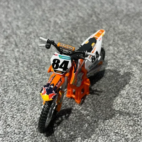 Bburago 1:18 KTM 450 SX-F Dirt Bike Model - Image 3