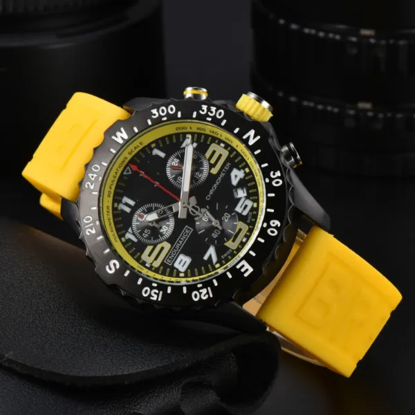 Mens Luxury Quartz Watch with Silicone Band - Image 9