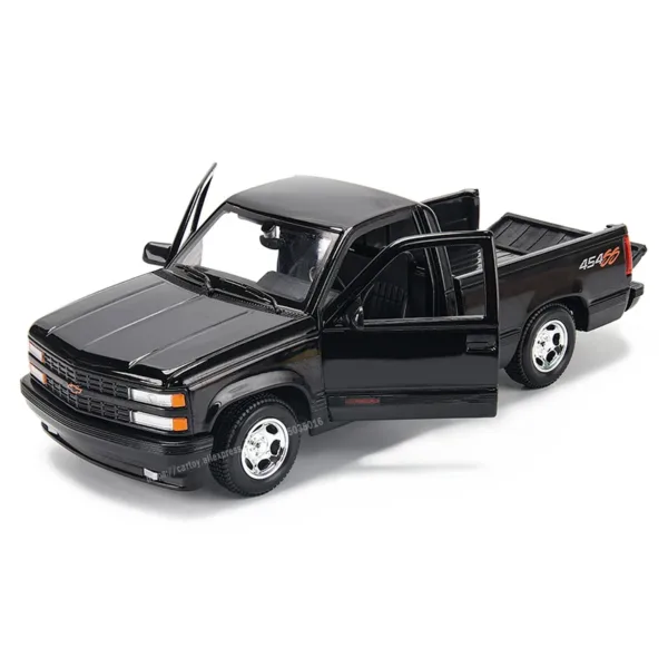 Maisto 1:24 1993 Chevrolet 454 SS Model - Image 2