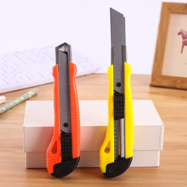 Retractable Utility Knives with Locking Mechanism - Image 3