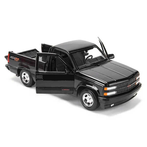 Maisto 1:24 1993 Chevrolet 454 SS Model - Image 5