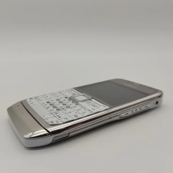 Nokia E71 Mobile Phone with QWERTY Keyboard - Image 5