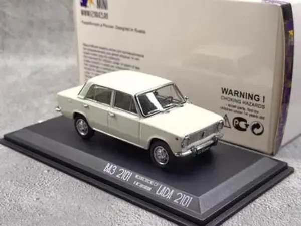 1/43 Scale LADA 2101 Vintage Model Car - Image 8