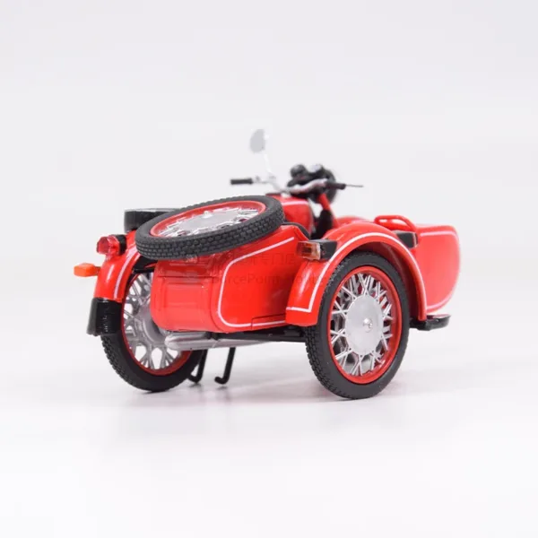 1:24 MT-10 Dnepr Motorcycle Model with Sidecar - Image 4