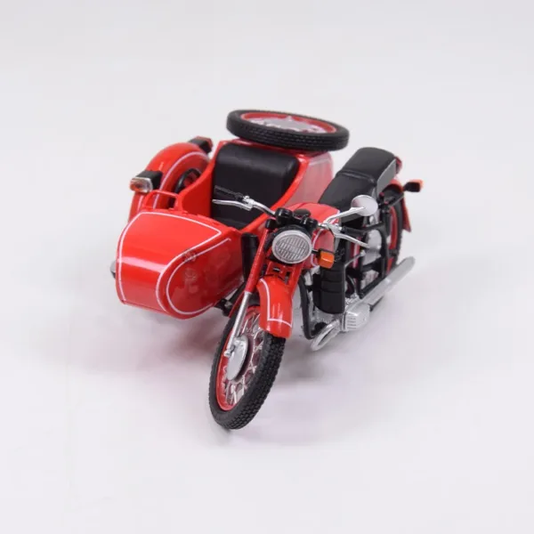 1:24 MT-10 Dnepr Motorcycle Model with Sidecar - Image 6