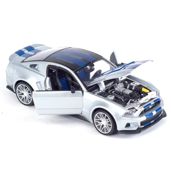 2014 Ford Mustang Diecast Model Car 1:24 Scale - Image 3