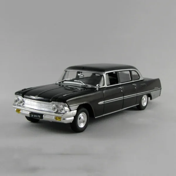 1/43 ZIL 111G Russian Car Model for Collectors - Image 2