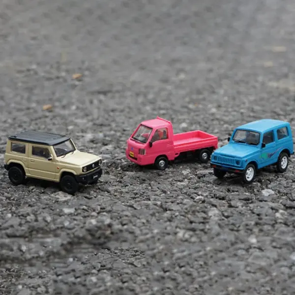 1:64 Scale Suzuki Jimny Diecast Model Car - Image 2