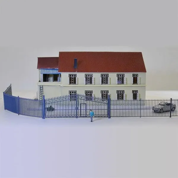 N Scale Model Fence with Door Set - Image 2