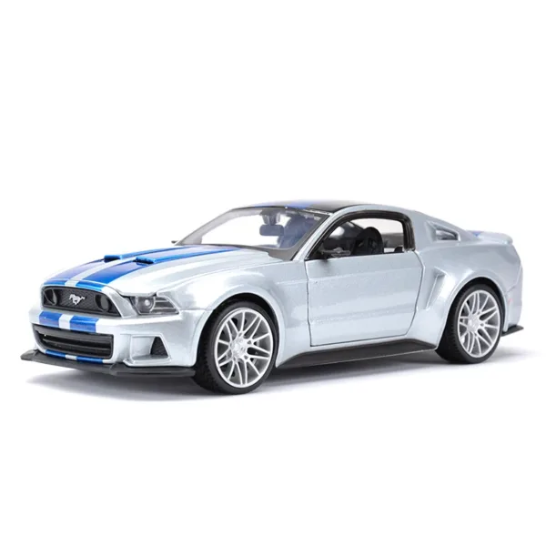 2014 Ford Mustang Diecast Model Car 1:24 Scale