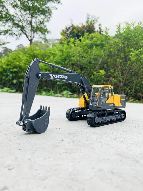 Bburago 1:50 Diecast Volvo Excavator Model - Image 8