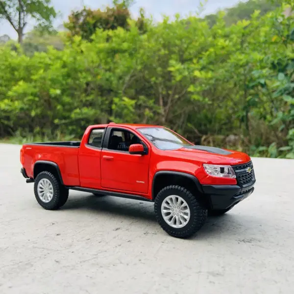 2017 Chevrolet Colorado ZR2 Diecast Model 1:27 - Image 5