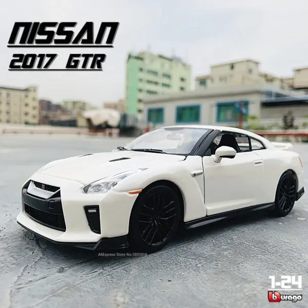 Bburago 1:24 2017 Nissan GTR Die-cast Model - Image 2