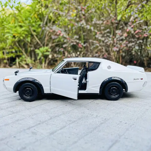 Maisto 1:24 Nissan Skyline 2000GT-R Model - Image 2