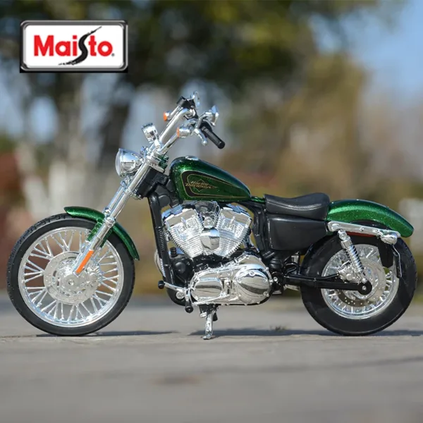 Maisto 1:12 2013 XL 1200V Diecast Motorcycle - Image 6