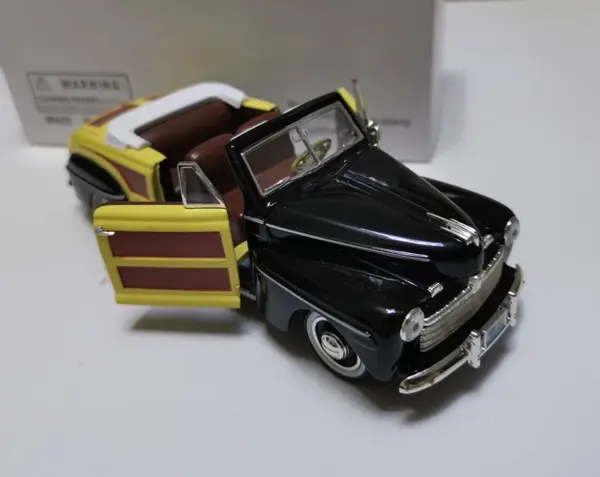 1/32 Diecast Ford 1946 Convertible Model Car - Image 3