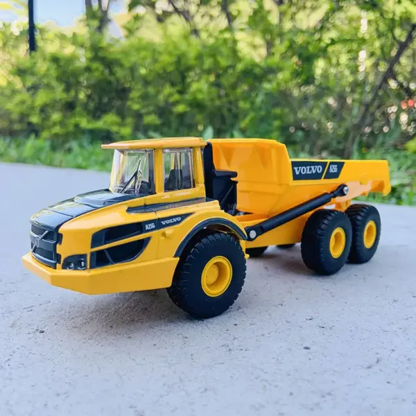 Bburago 1:50 Diecast Volvo Excavator Model - Image 7