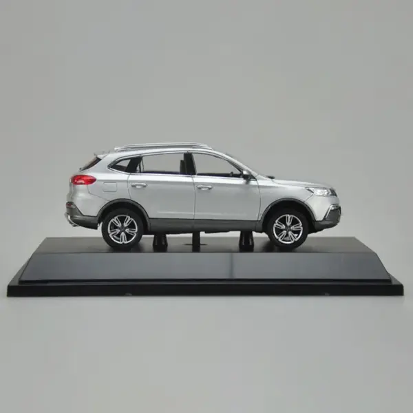 1:43 LEOPARD CS10 SUV Diecast Model Car - Image 2