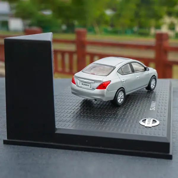 1:43 Nissan Sunny Diecast Model Car Toy - Image 3