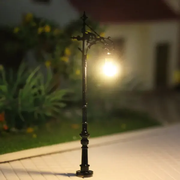 Set of 5 N Scale Warm White Lamp Posts - Image 4