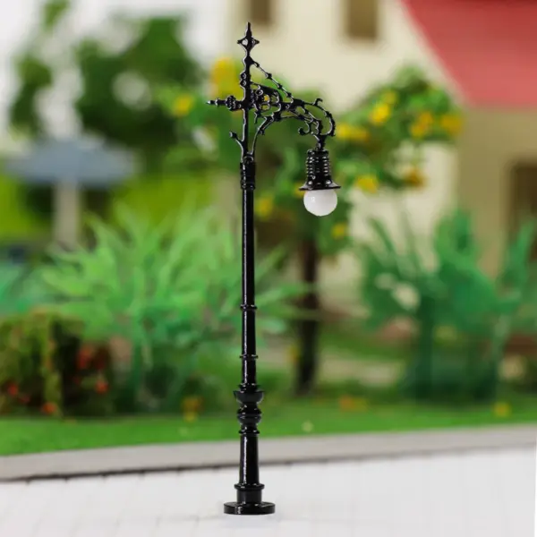 Set of 5 N Scale Warm White Lamp Posts - Image 2