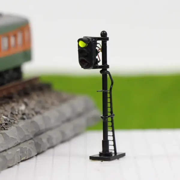 3PCS N Scale LED Traffic Lights Set - Image 3