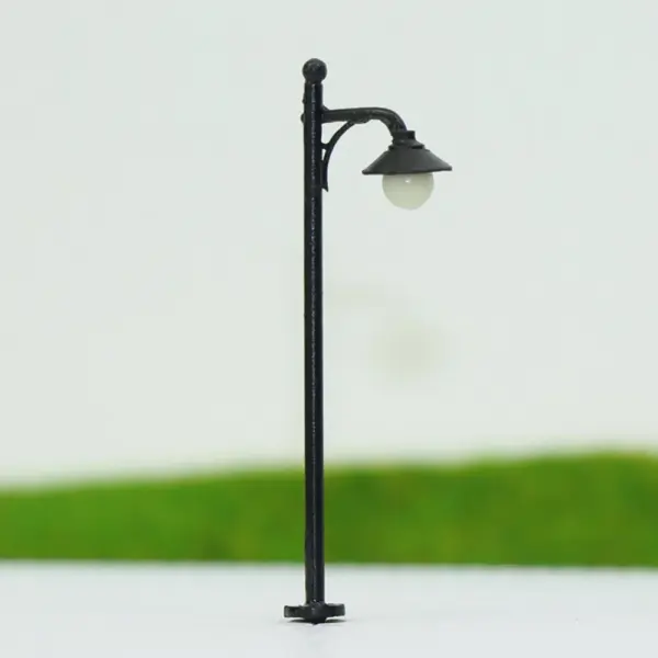 10pcs N Scale Warm White Lamp Posts - Image 3