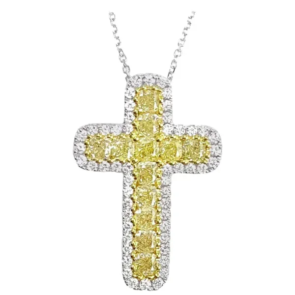 Stylish Cross Pendant Necklace for Women - Image 4