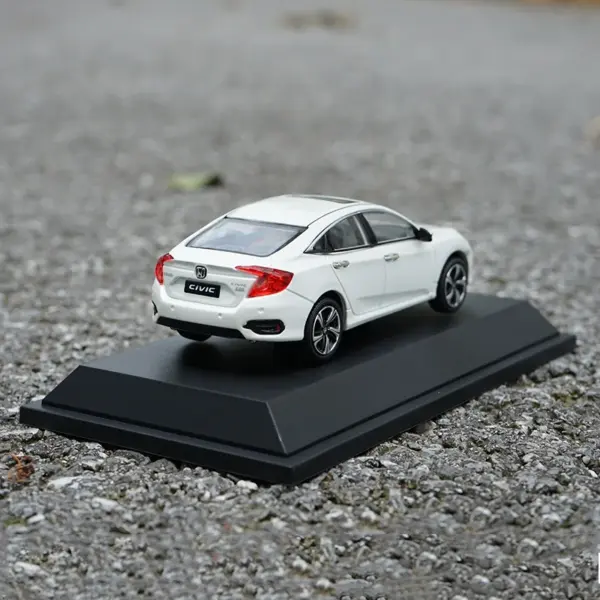 1:43 Scale Diecast Honda Civic Model Car - Image 4