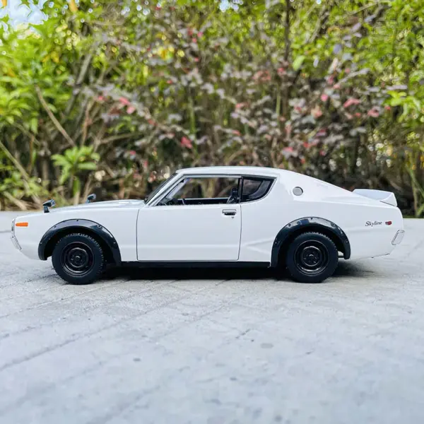 Maisto 1:24 Nissan Skyline 2000GT-R Model - Image 5