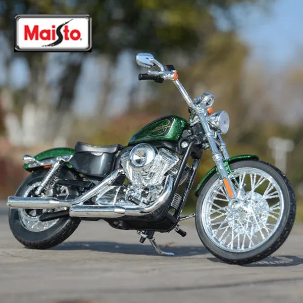 Maisto 1:12 2013 XL 1200V Diecast Motorcycle - Image 3