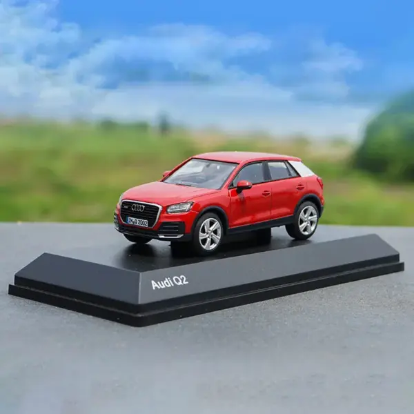 1:43 Q2 SUV Diecast Car Model Collectible - Image 7