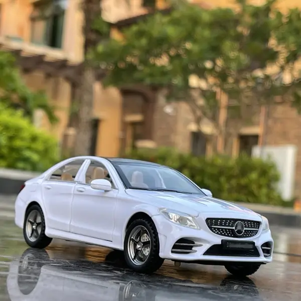 1:32 C-Class C260L Alloy Diecast Car Model - Image 6