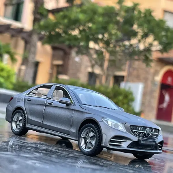 1:32 C-Class C260L Alloy Diecast Car Model - Image 5