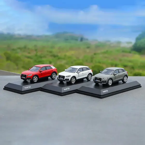 1:43 Q2 SUV Diecast Car Model Collectible