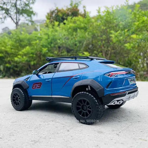 1:24 Scale Lamborghini URUS Alloy Model - Image 3