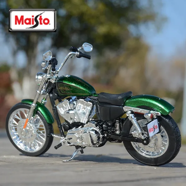 Maisto 1:12 2013 XL 1200V Diecast Motorcycle - Image 5