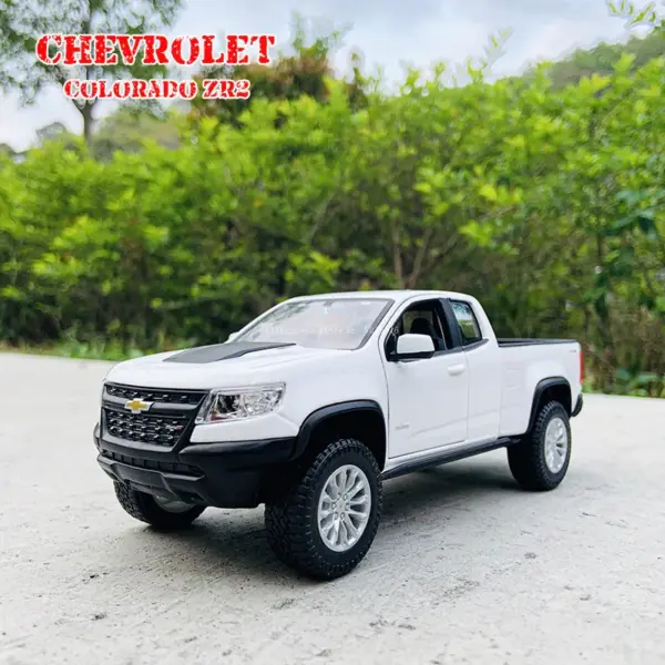 2017 Chevrolet Colorado ZR2 Diecast Model 1:27 - Image 8