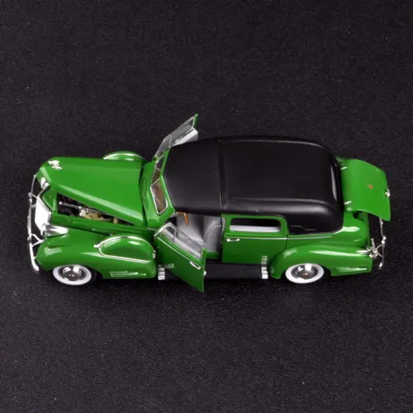 1/32 Scale Vintage Die-Cast Model Car Toy - Image 6